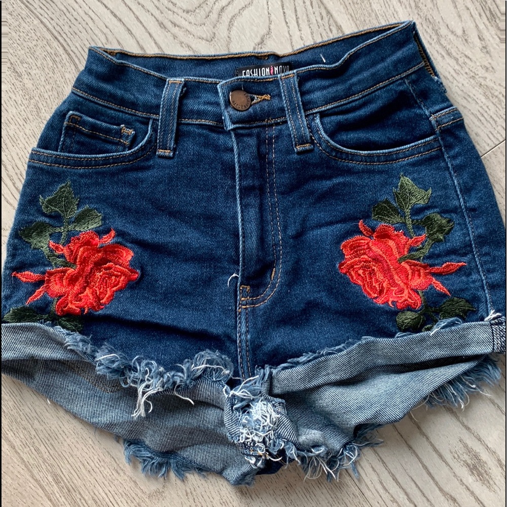 Fashion nova Rose printed shorts